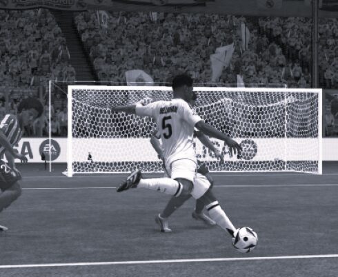 TLS US Mobile Games Football BW
